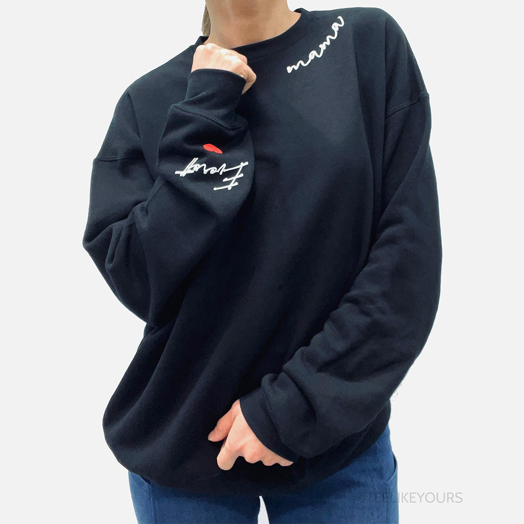 Personalized mama sweatshirt with kids’ names printed on sleeve